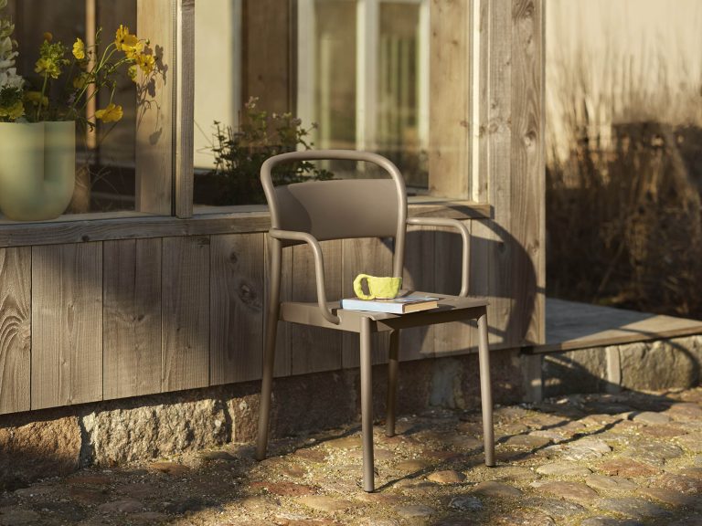 LINEAR Steel Armchair
