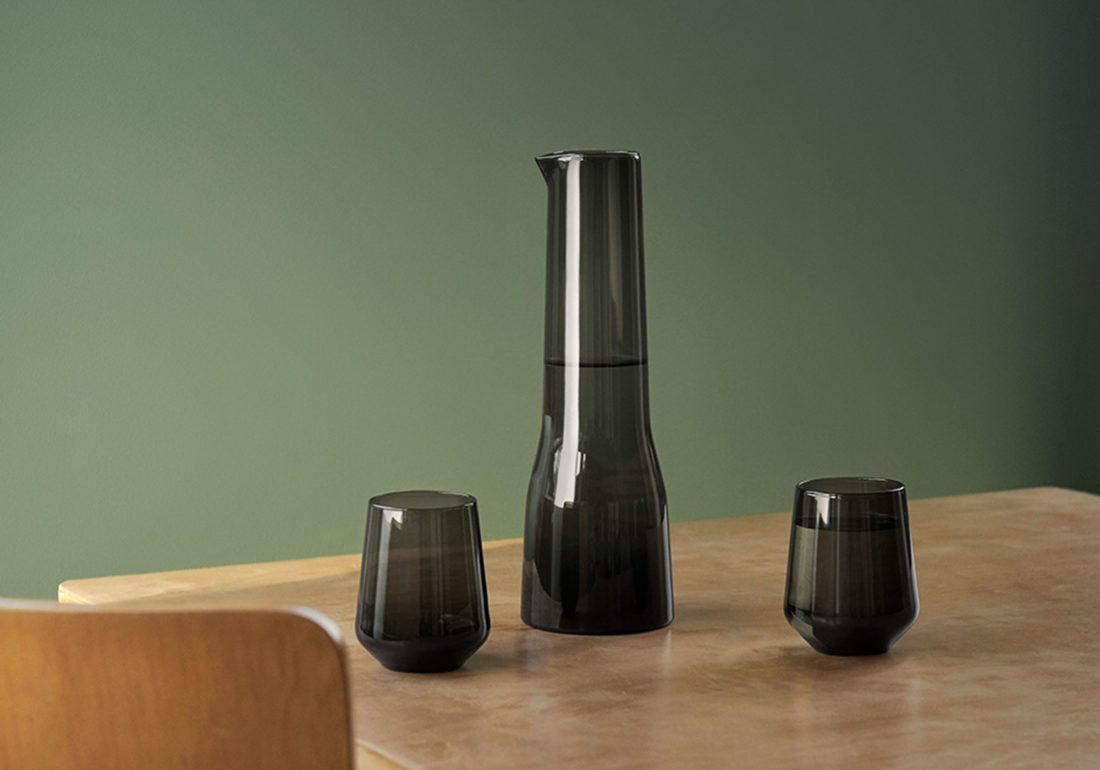 ESSENCE Pitcher, Dark Grey