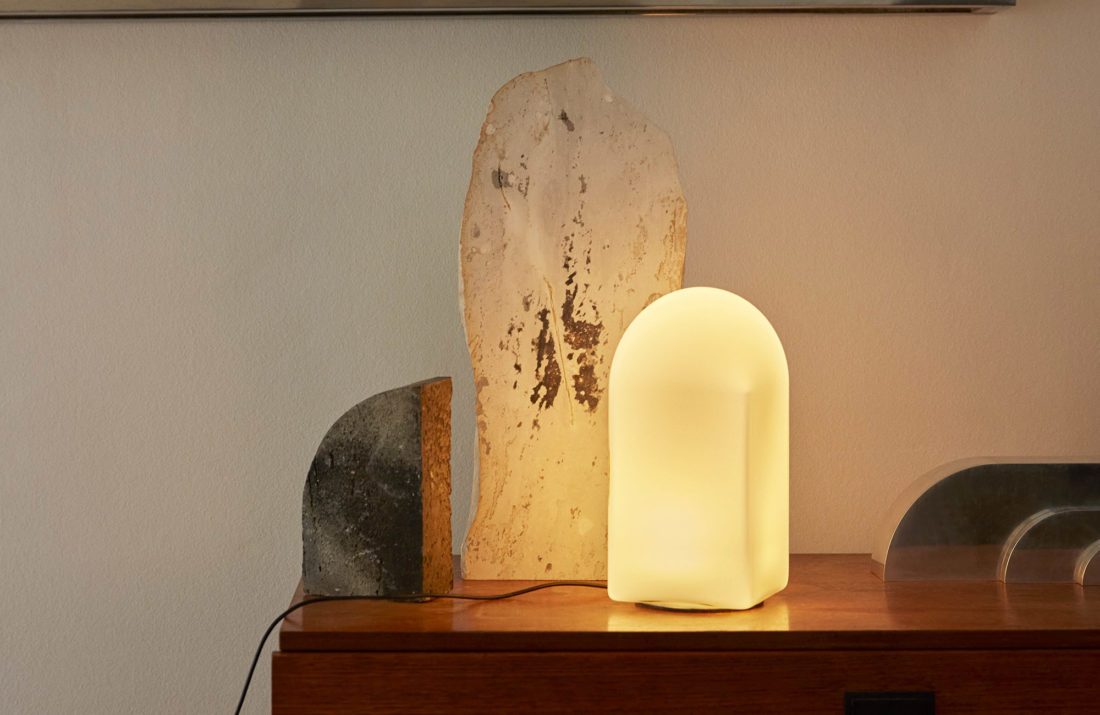 PARADE Table Lamp 240, Shell White