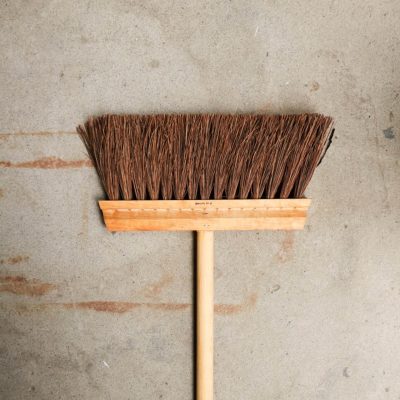 BROOM w. Long Handle