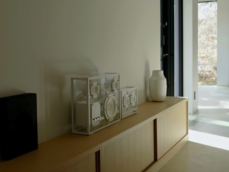 TRANSPARENT Speaker Large, White