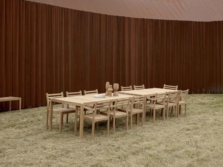 AH502 | Outdoor Dining Chair with Armrest