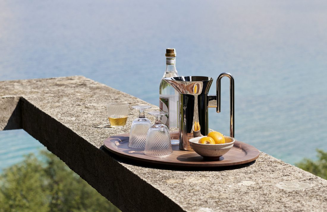 MOMENTO Jug JH38, Polished Stainless Steel