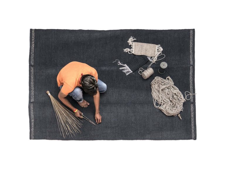 MÍA Rug, Navy