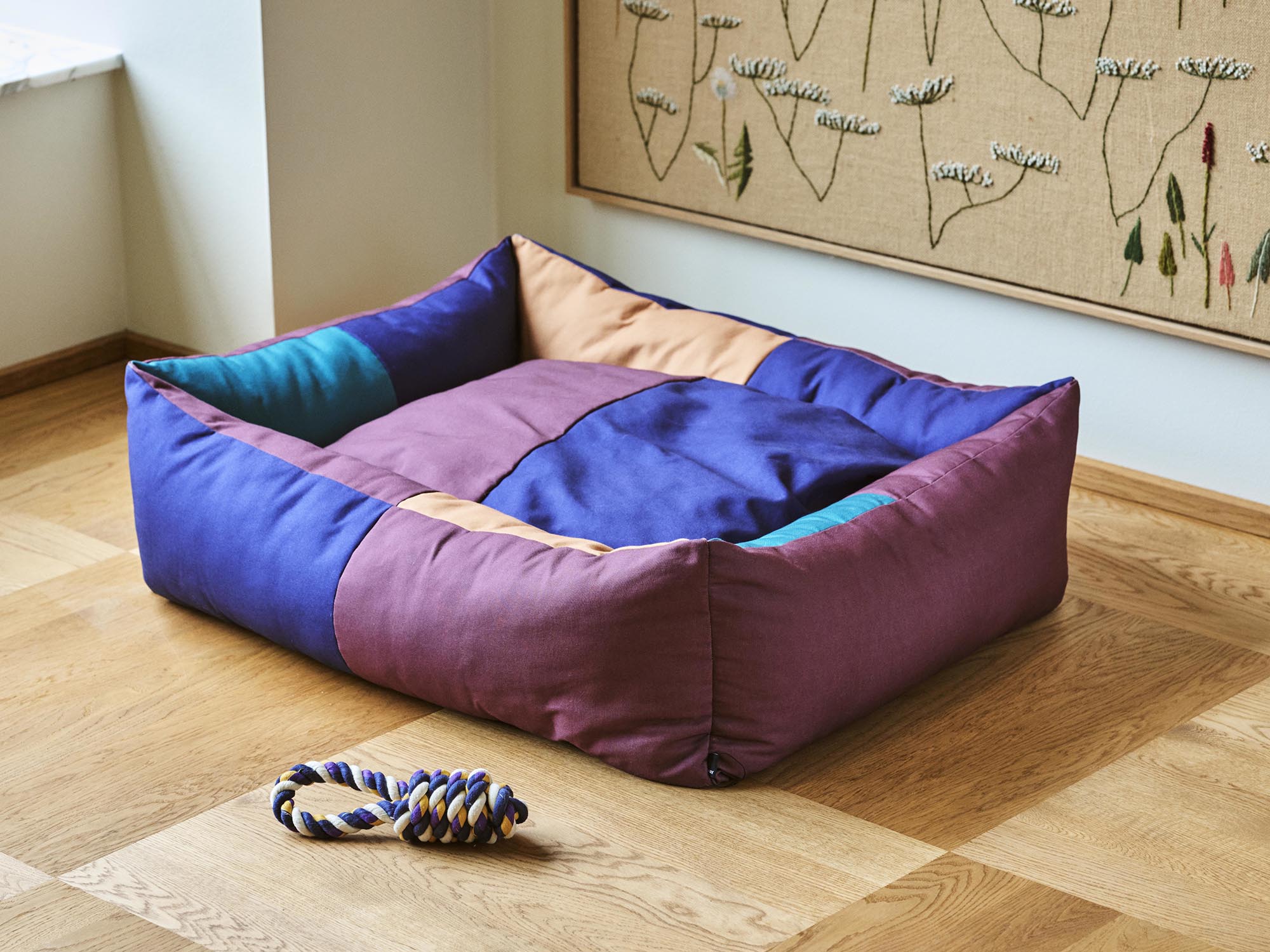 HAY DOGS BED L, Burgundy/Green - Myran - Scandinavian Design