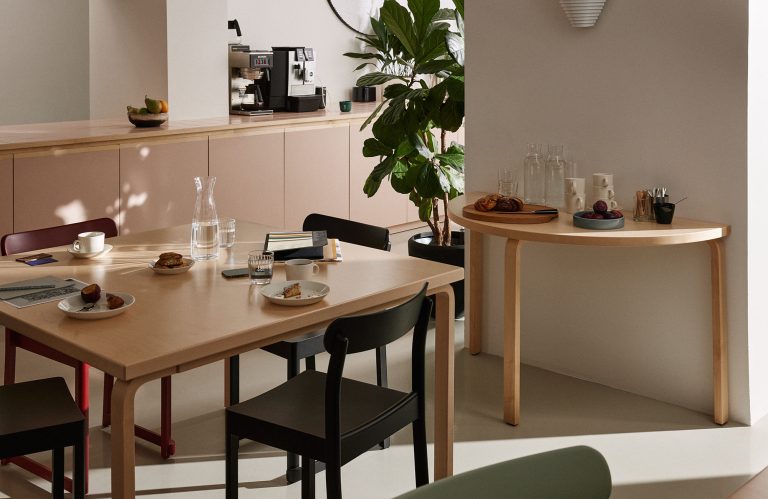 Aalto Table Half-Round 95