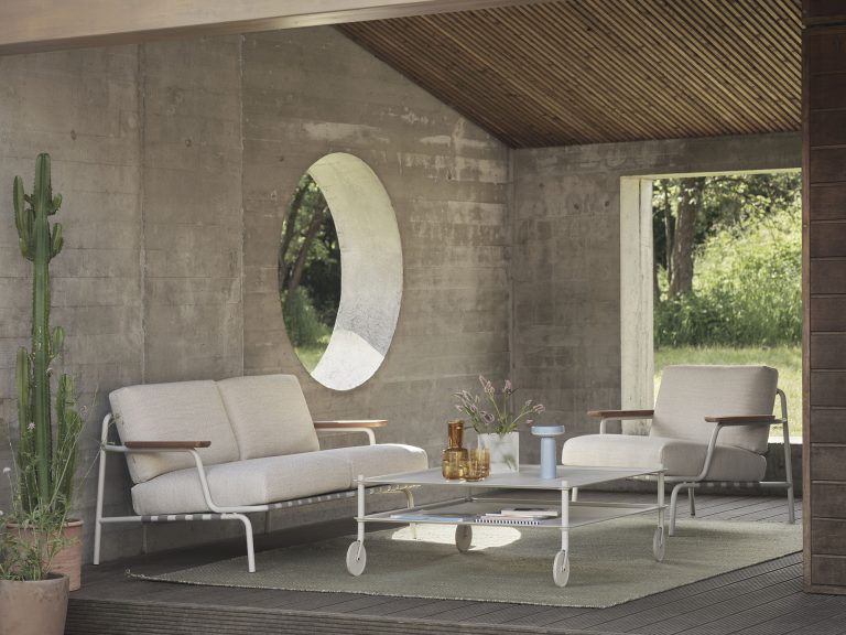 SETTLE Lounge Chair w. Armrest