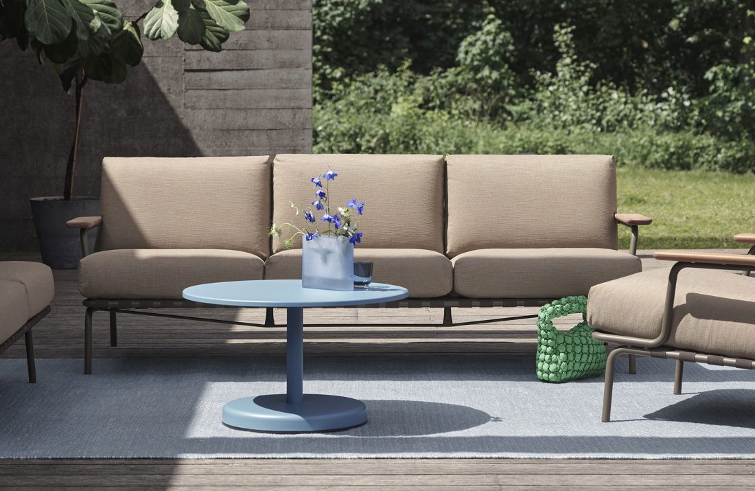 RIDGE Vase H35, Light Blue Frosted Glass