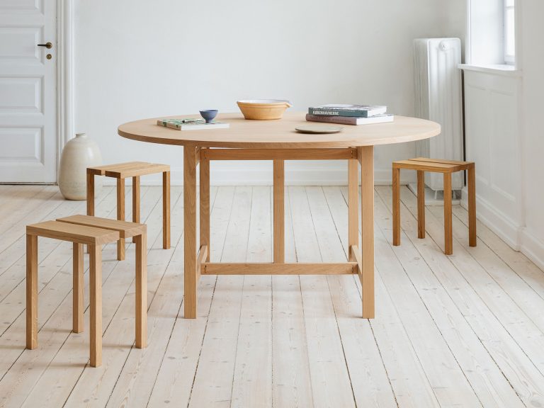 ROUND DINING TABLE