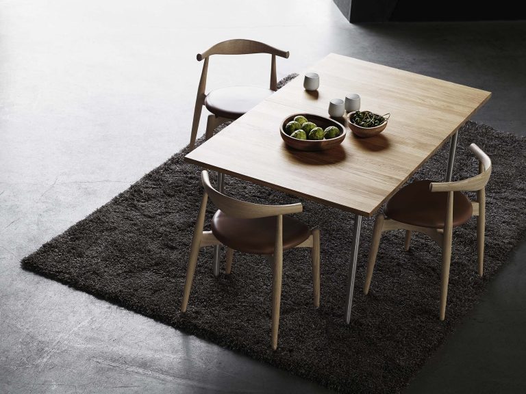 CH322 | Dining Table