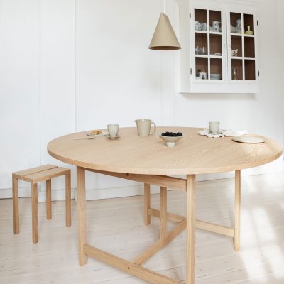 ROUND DINING TABLE