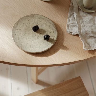 ROUND DINING TABLE