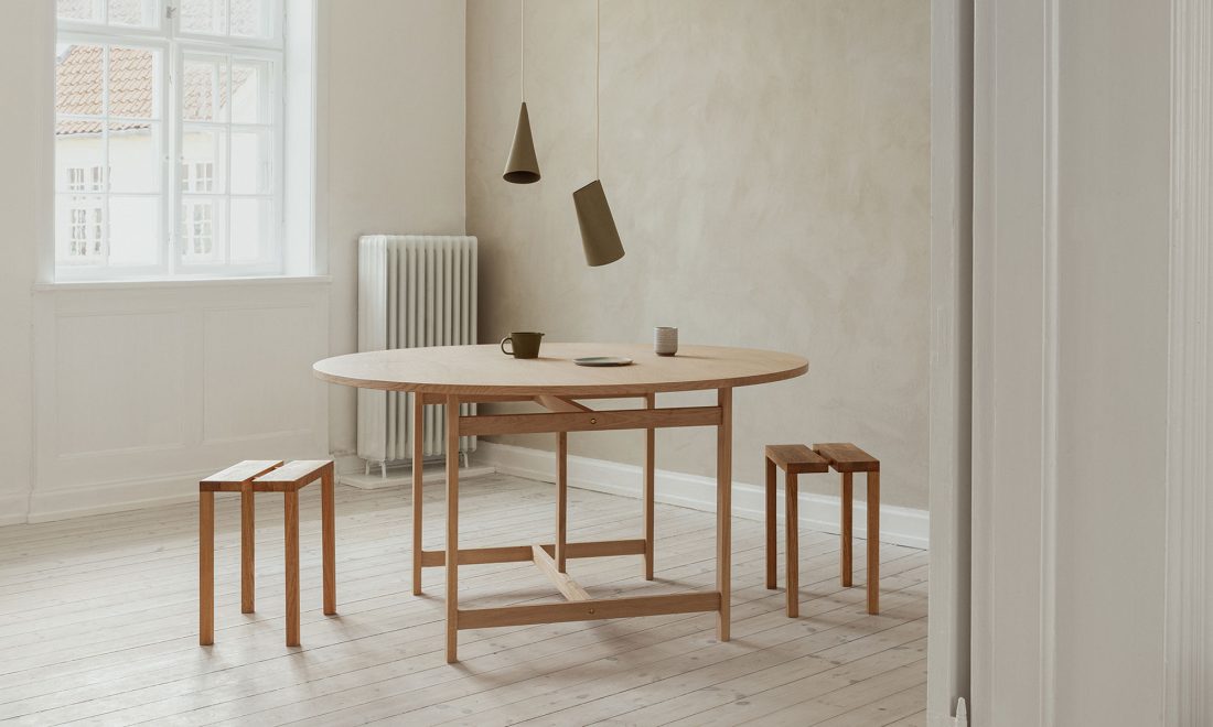 ROUND DINING TABLE