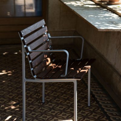TRAVERSE Armchair
