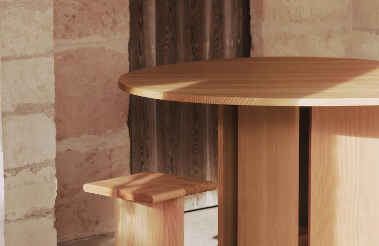 AUKKO Dining Table, Can Lis