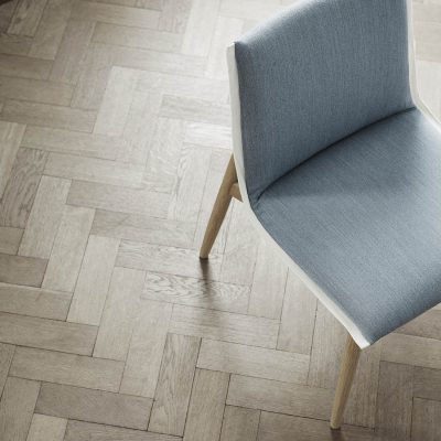 E004 | Embrace Chair