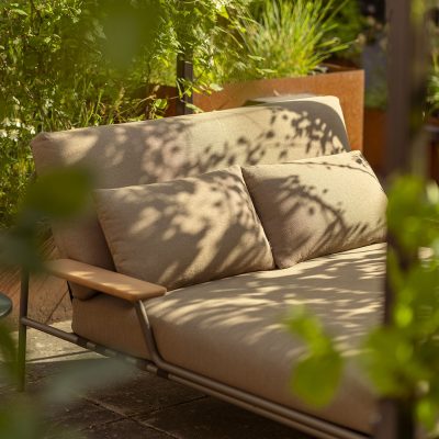 SETTLE Lounge Bed w. Armrest
