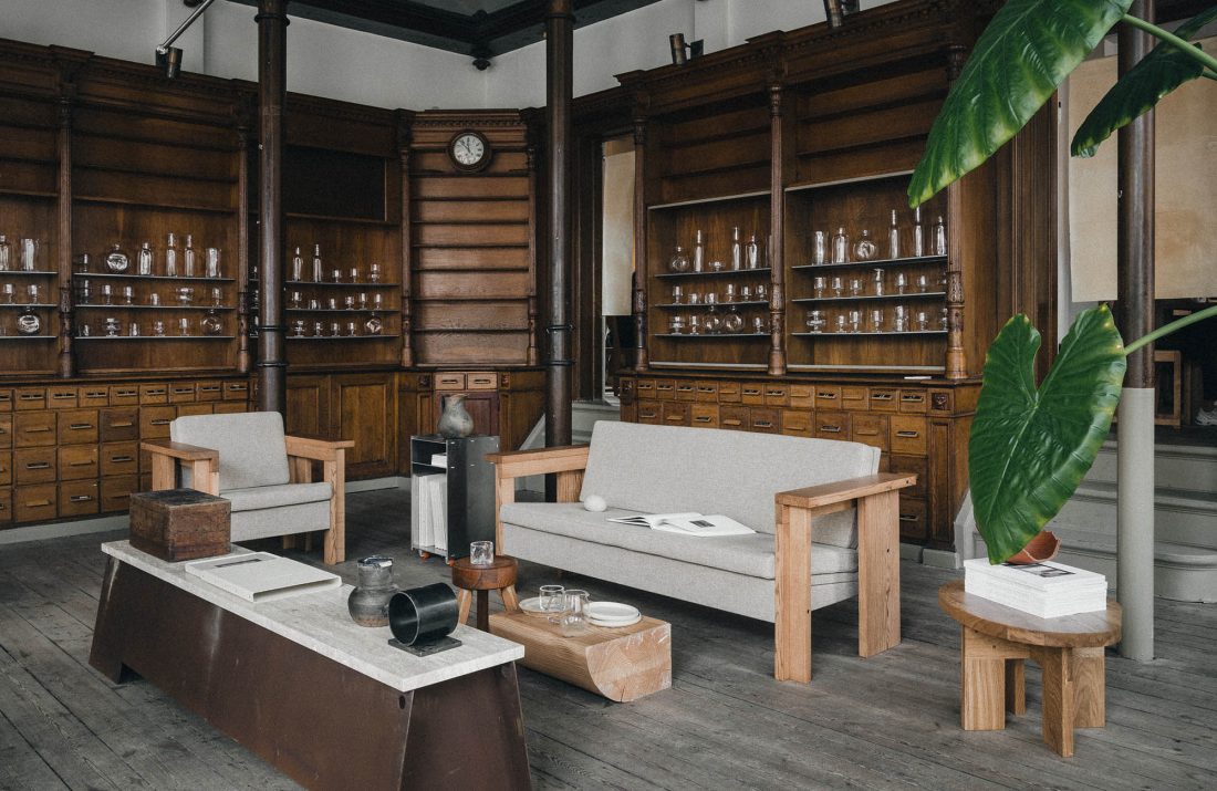 SYMMETRY Lounge, Oat Fabric