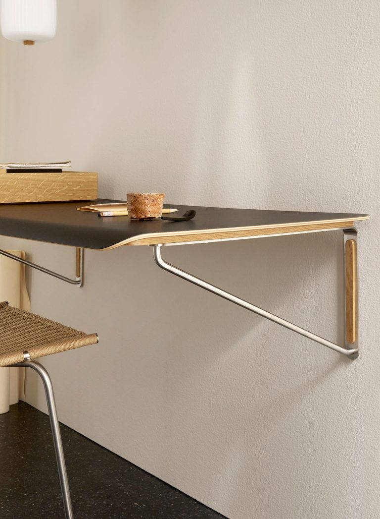 AB019 | Wall Desk Oak/Black Laminate