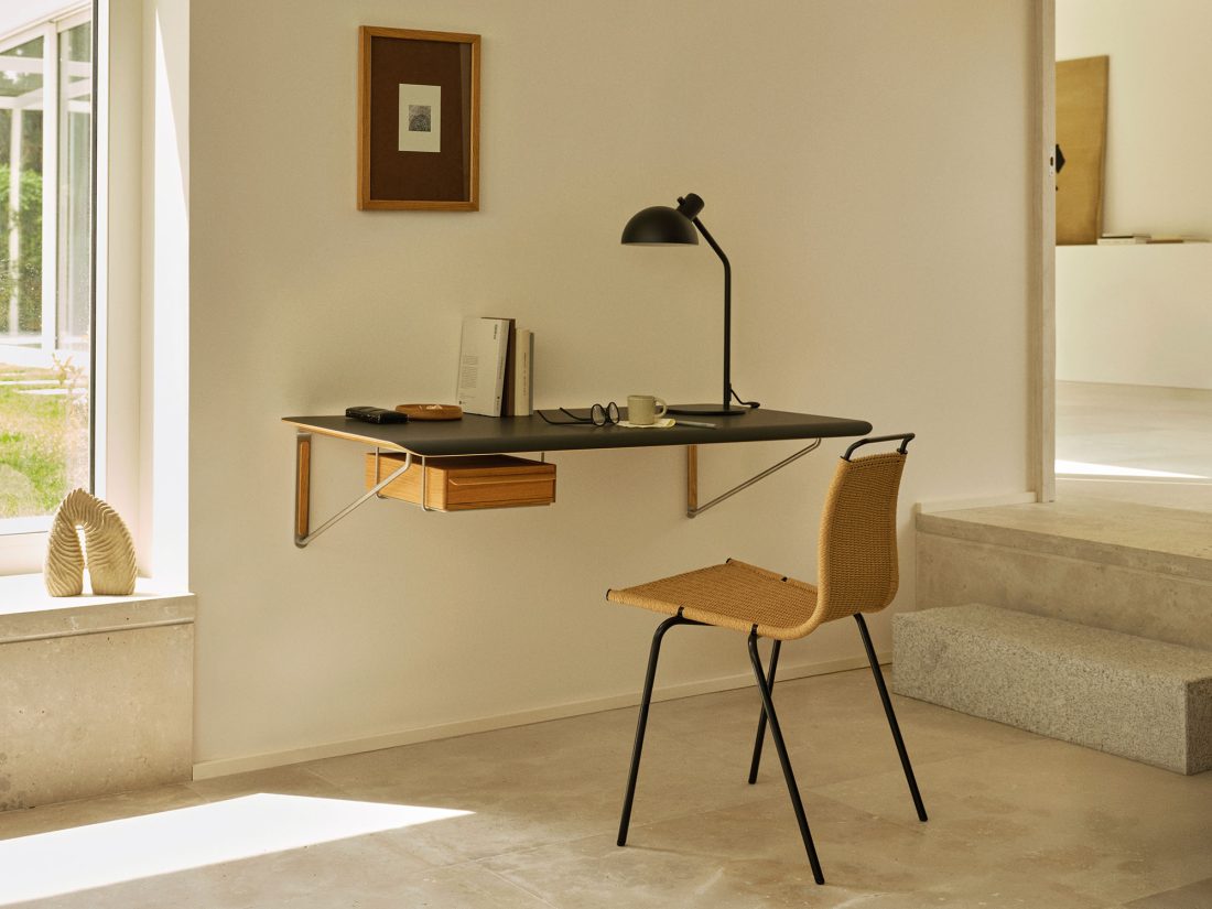 AB019 | Wall Desk Oak/Black Laminate