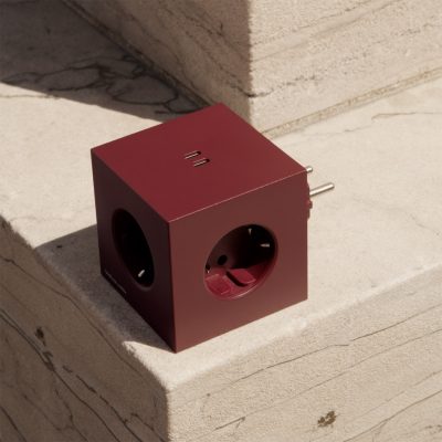 SQUARE 2 Bauhaus Archiv, Mulberry Red