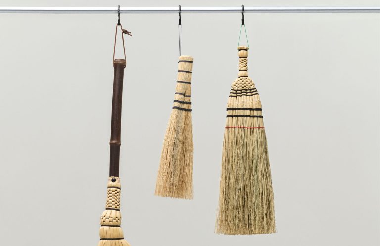 OUTDOOR MARKET Broom M