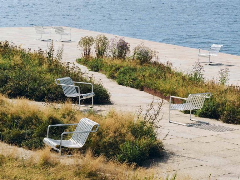 PALISSADE Cantilever Lounge Chair Low