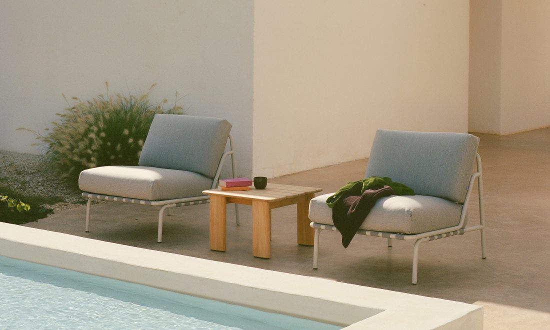 SETTLE Lounge Chair
