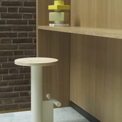 POLE Barstool 65