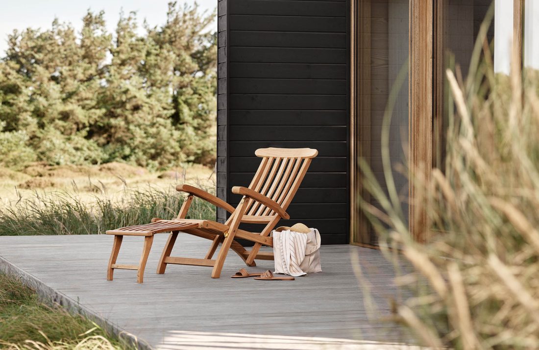 BETWEEN LINES Deck Chair